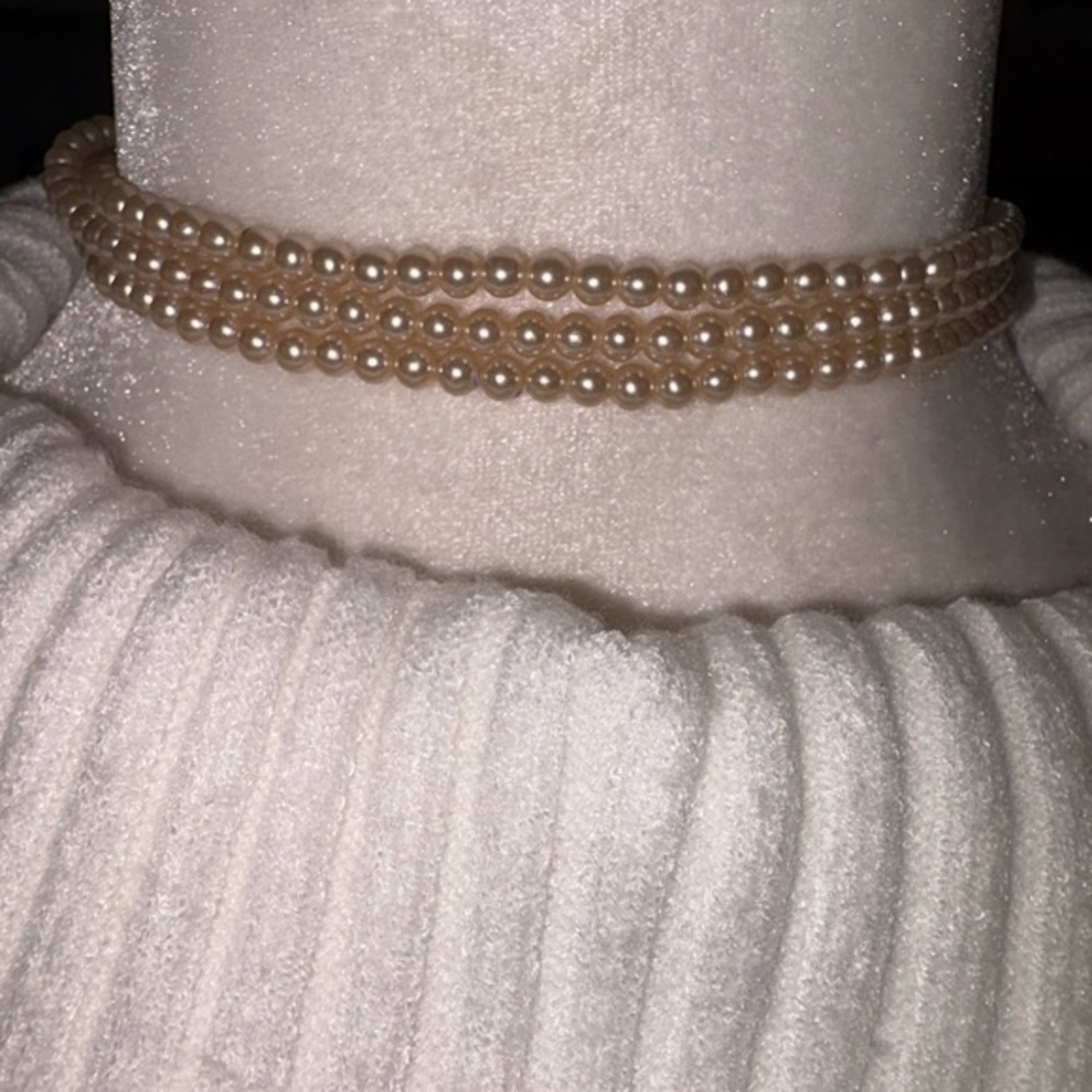 THREE STRAND FAUX PEARL CHOKER NECKLACE VINTAGE LOOK ADJUSTABLE